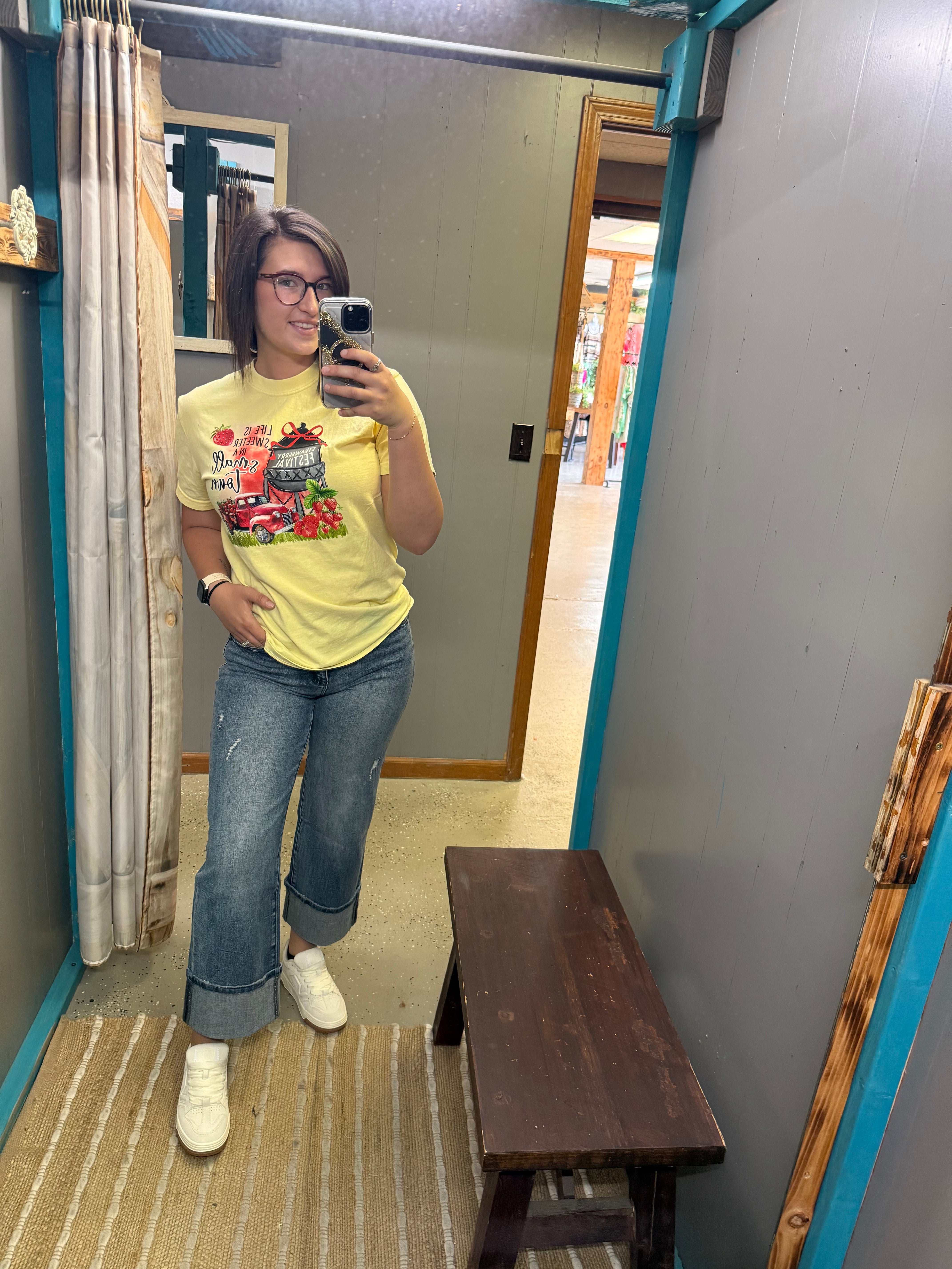 Petra 153 Straight leg w/ Cuffed Hem Jeans
