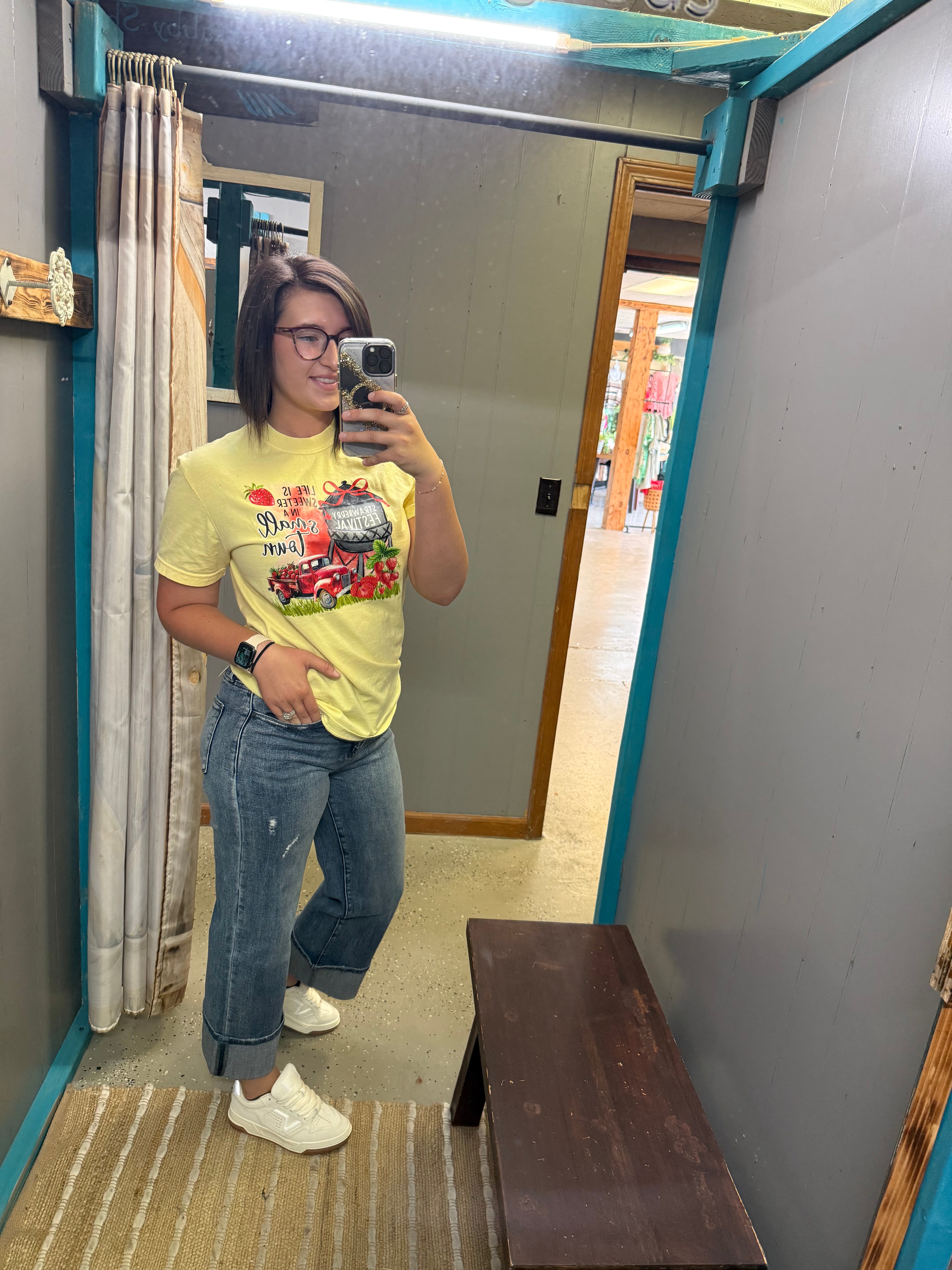 Petra 153 Straight leg w/ Cuffed Hem Jeans