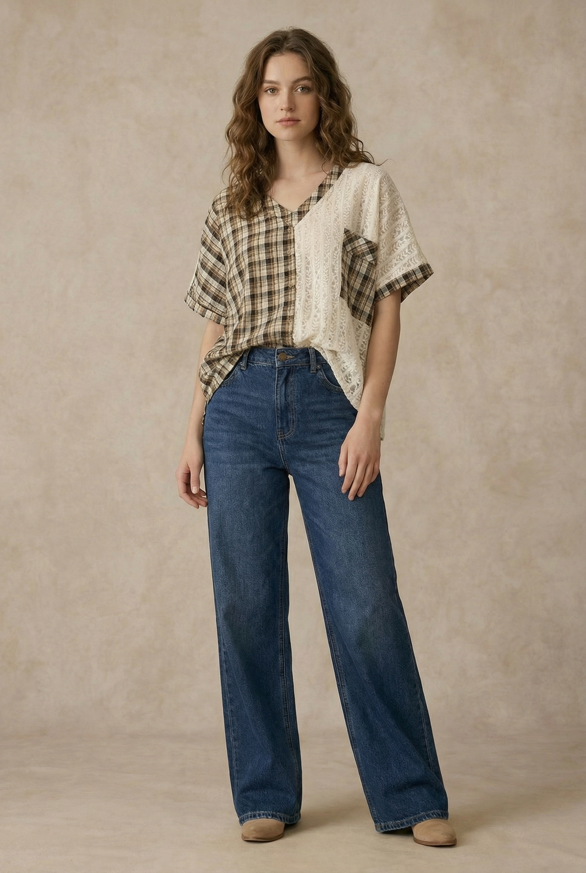 PRINT HALF CHEKER SHORT SLEEVES V NECK TOP