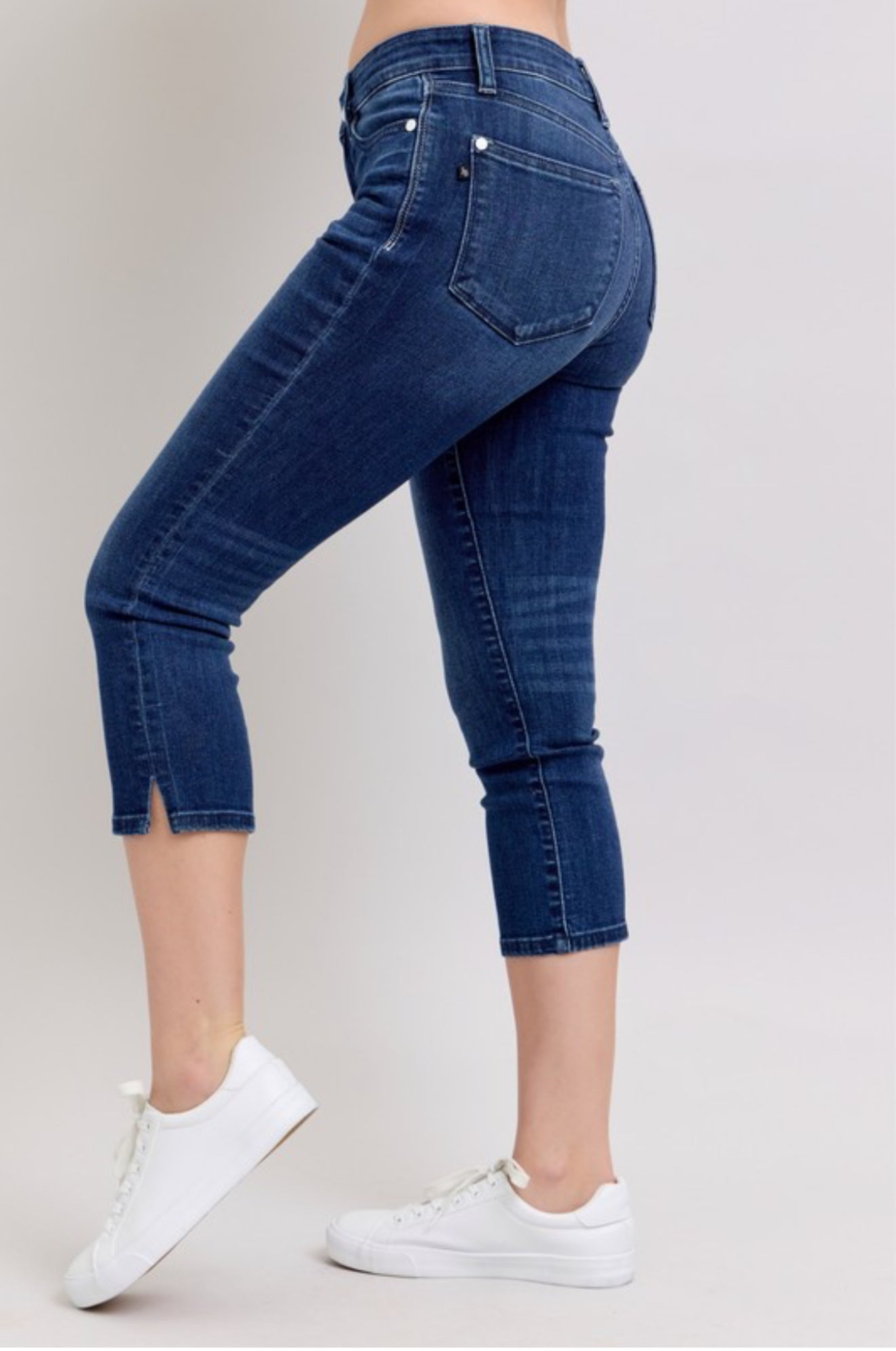 Judy Blue Side Slit Capri