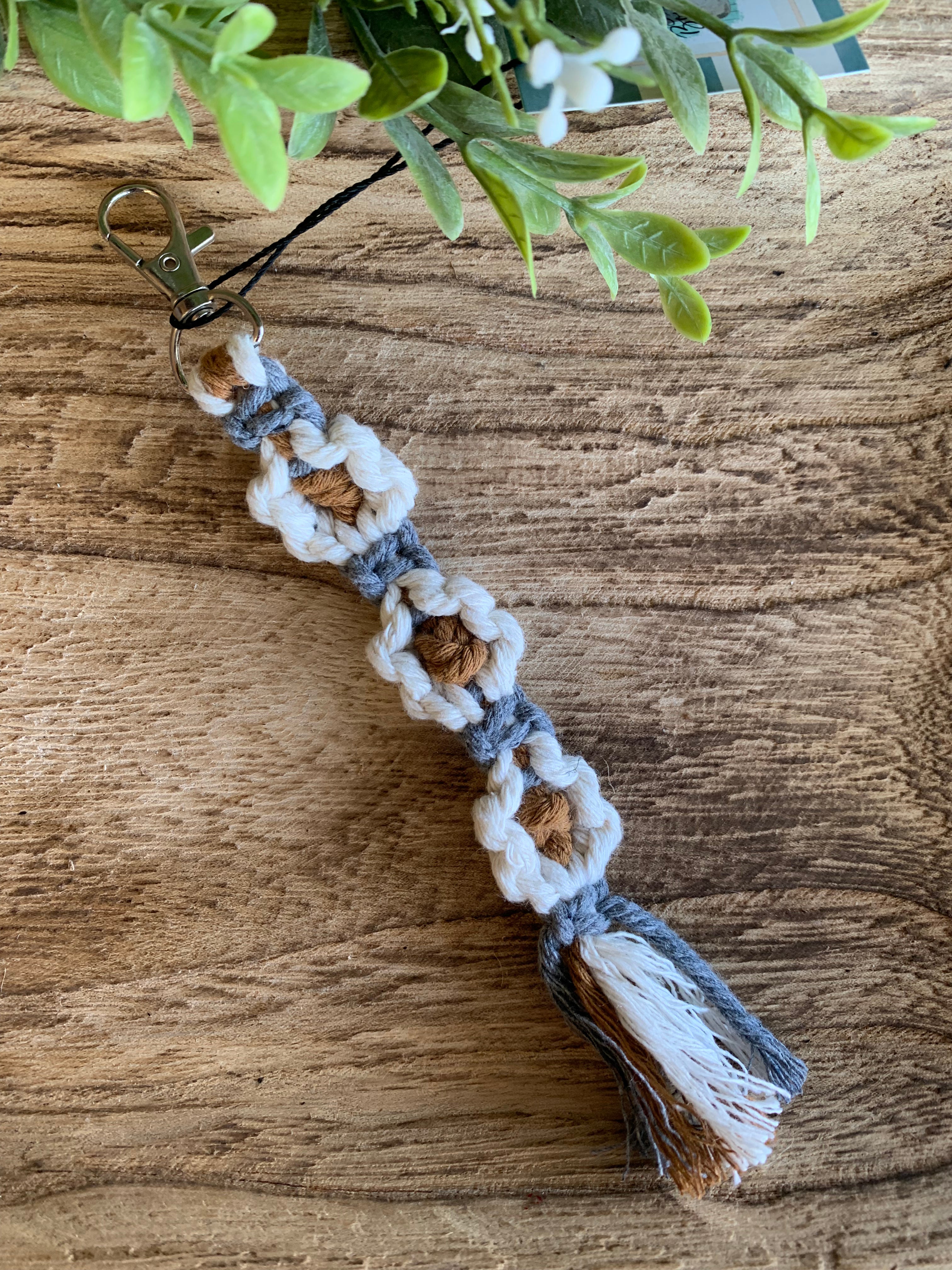 Macrame Daisy Flower Keychain